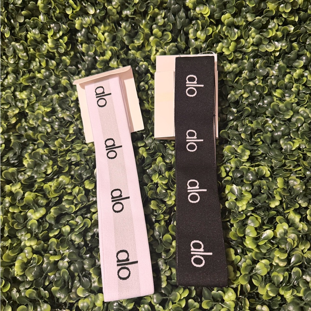 alo Resistance Loop Bands - Black & white